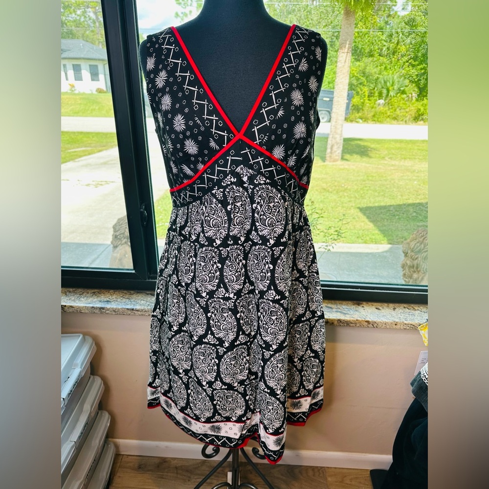 Adrianna Papell Black White Red Piping Sleeveless V-Neck Midi Size 12